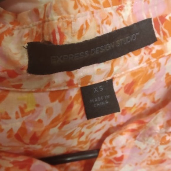 Express Design Studio Floral Button-Up Blouse - Picture 6 of 8